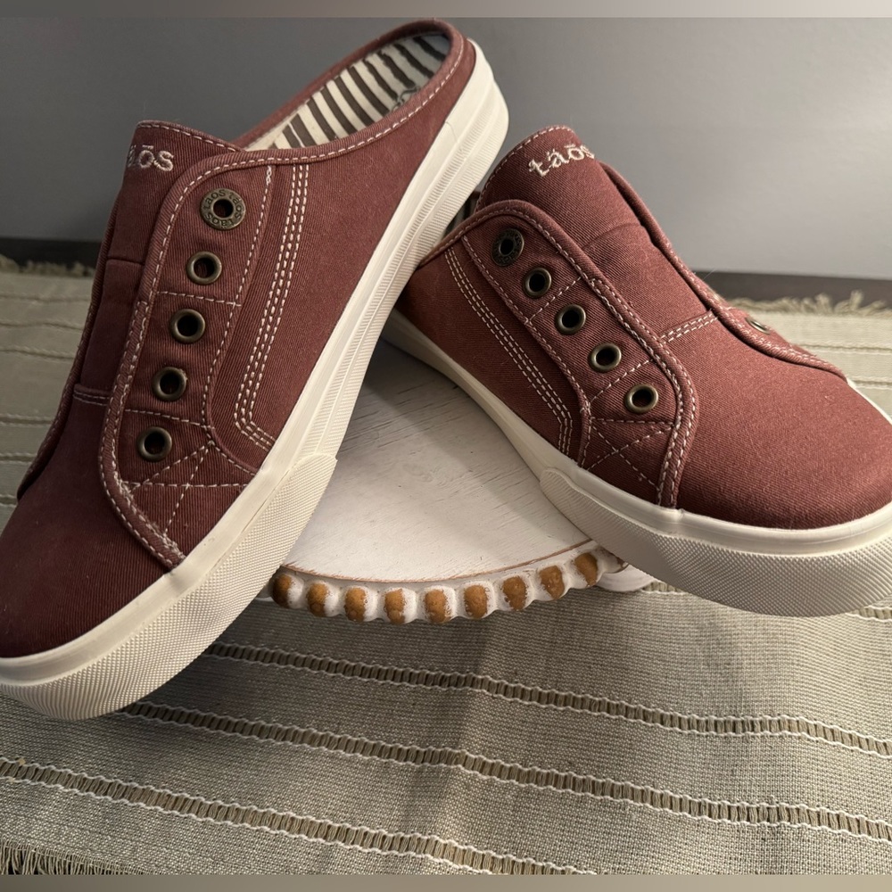 Taos EzSoul clog style shoe
